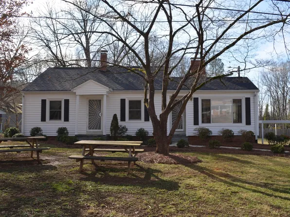 1110 S 2nd Ave, Siler City, NC 27344