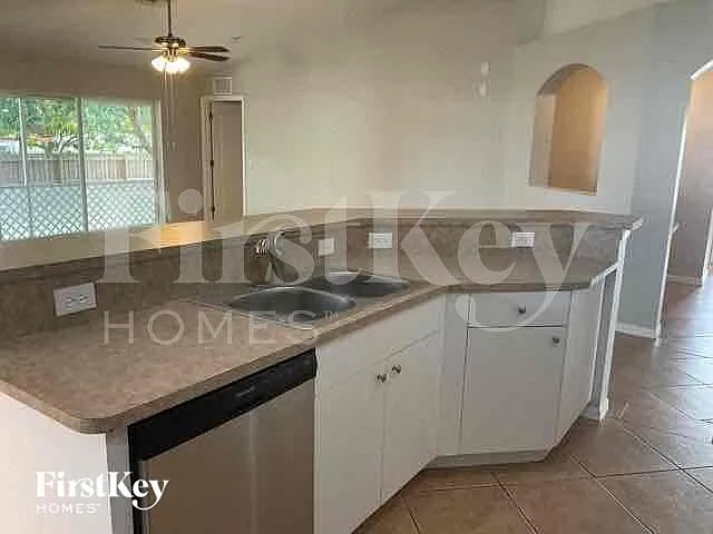 2731 SW 2nd Ln — Photo 8