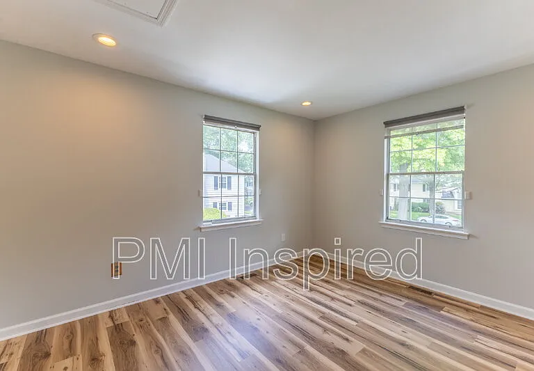 2404 Buckingham Cir — Photo 19