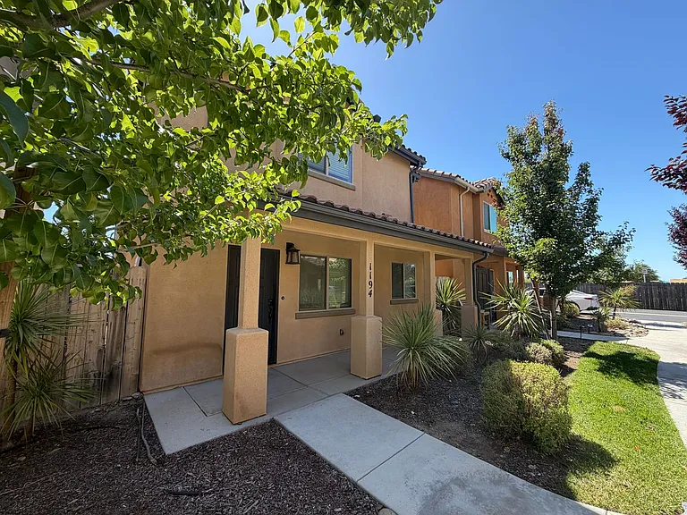 1194 Velarde Cir — Photo 3