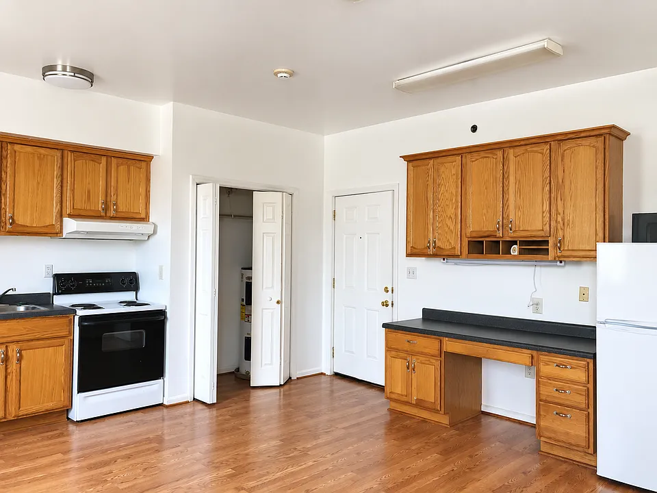 115 N Merritt Mill Rd #306