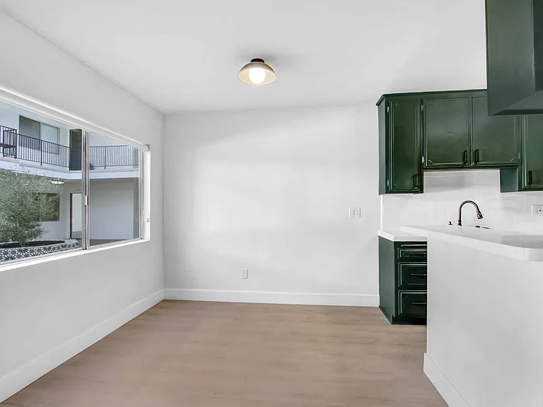 1333 N Martel — Photo 42