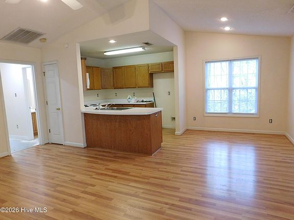 5th image of 210 Tobiano Dr