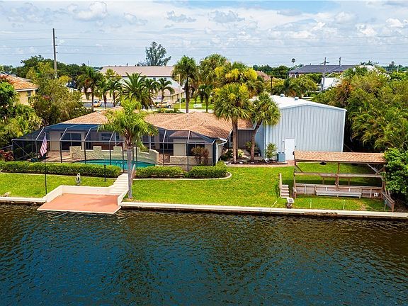 3rd image of 412 Cape Coral Pkwy W