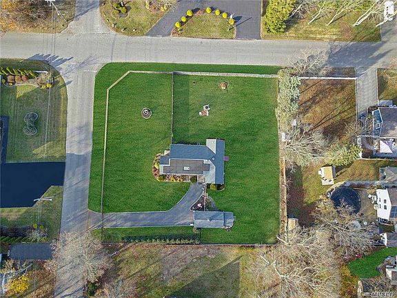 4th image of 301 Cypress Dr