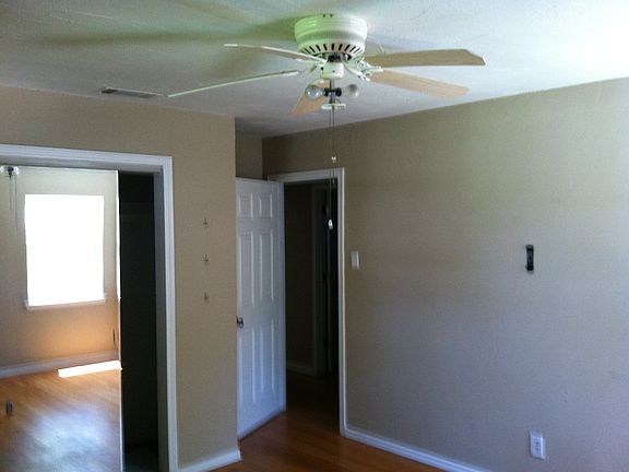 Bdrm- lots light, lrg closet