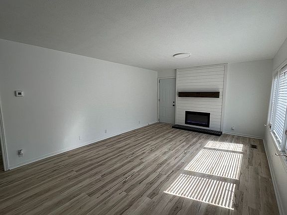 2nd image of 938 Cloverdale Dr