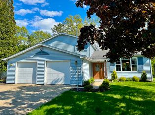 132 Hillcrest Ln, Elyria, OH 44035
