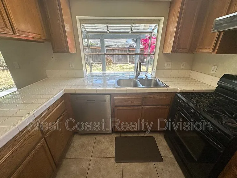7049 Arlington Pl — Photo 32