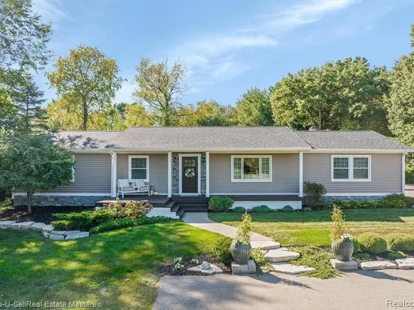 1301 Morton Ct, Oxford, MI 48371