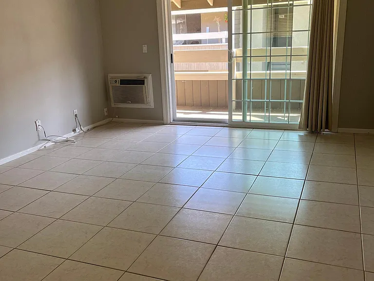 328 Streamwood — Photo 4