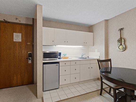 2nd image of 1088 Bishop St APT 2204