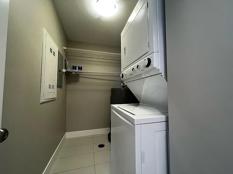 428 Henry St — Photo 8