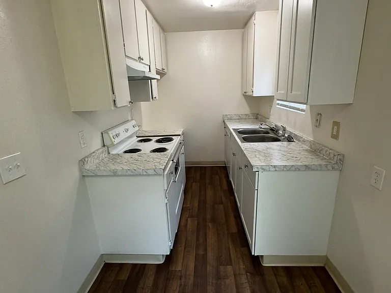 7957-7961 Bernay Dr — Photo 22