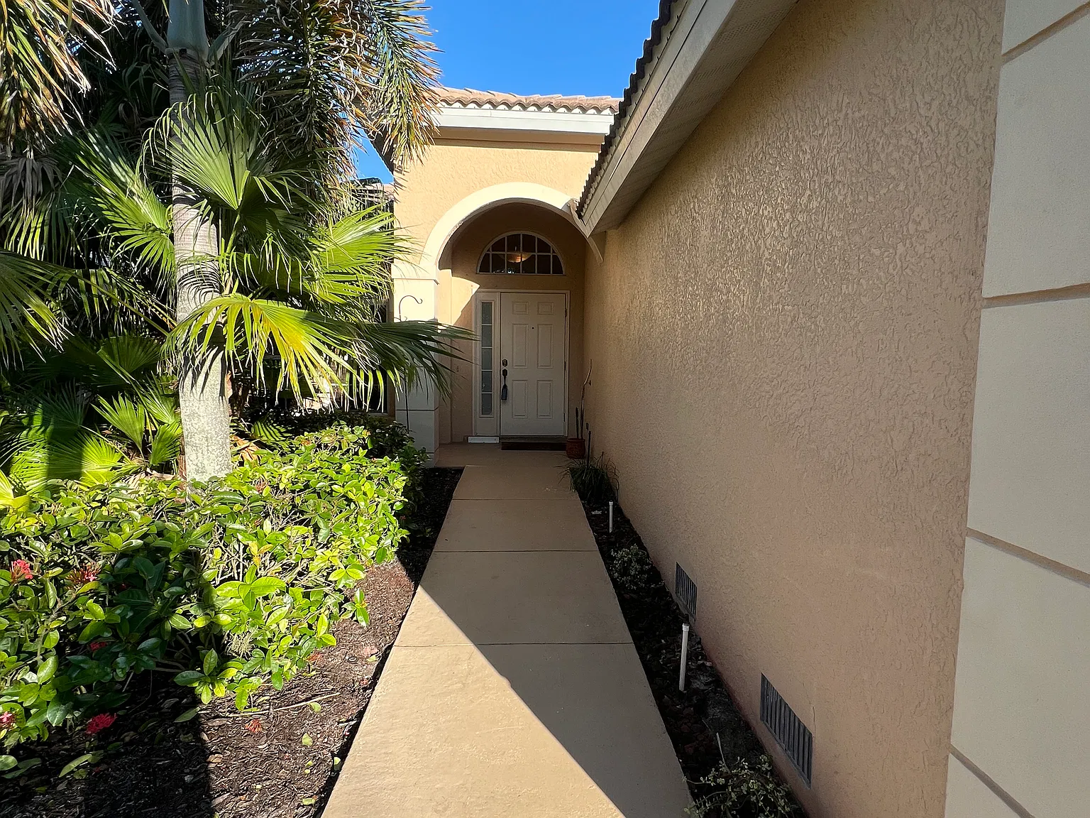 3 bed, 2019 sqft, $2,250 — Photo 2