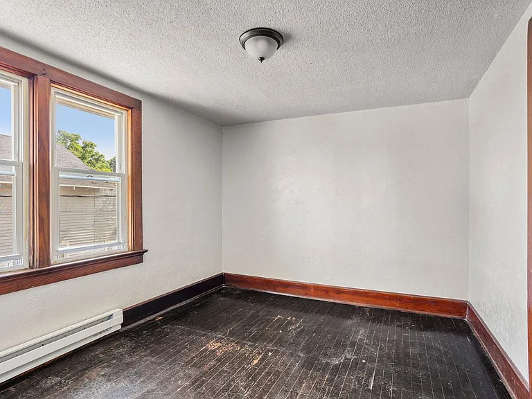 1100 N Van Buren St — Photo 3