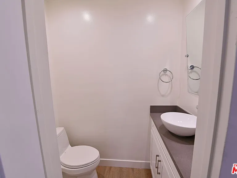 136 S Palm Dr #203 — Photo 6