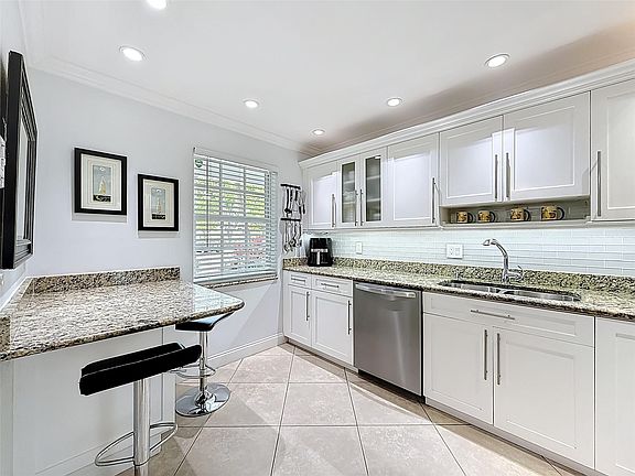 2nd image of 625 Oaks Drive #101