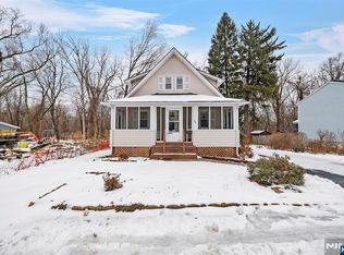 32 Hines Ave, Mahwah, NJ 07430