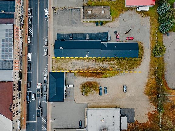 2nd image of 250 Main St S