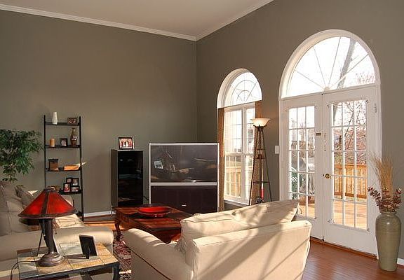 Sunken living room w/13 ft. ceiling, soaring Palladian windows & French doors 