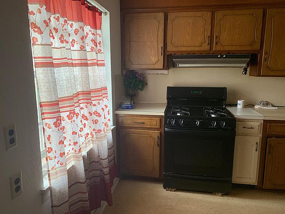 4th image of 742 SE Binkley St