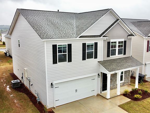 3rd image of 402 Seaborn Cir