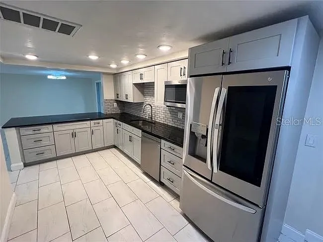3 bed, 2.0 bath, 1687 sqft, $1,850 — Photo 4
