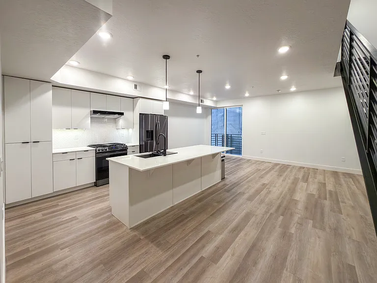 933 S Washington St #111 — Photo 5