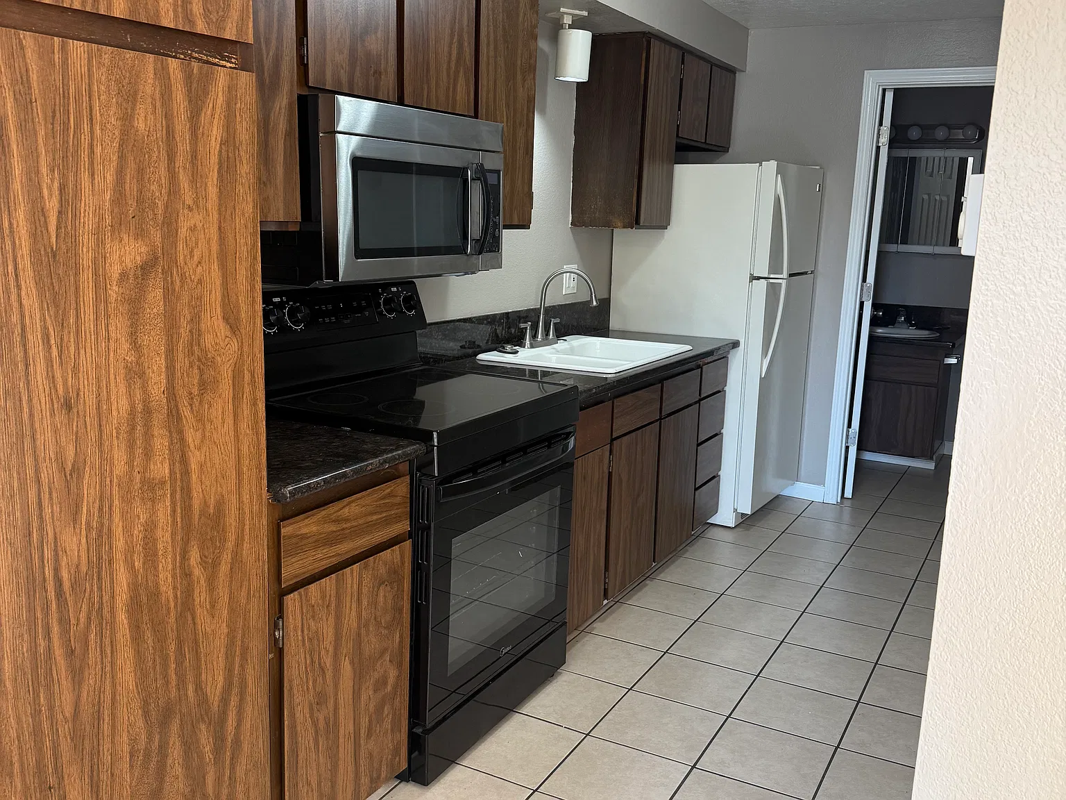 1 bed, 750 sqft, $1,025 — Photo 3
