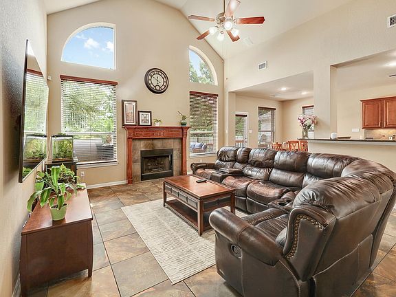 5th image of 15321 Fernhill Dr