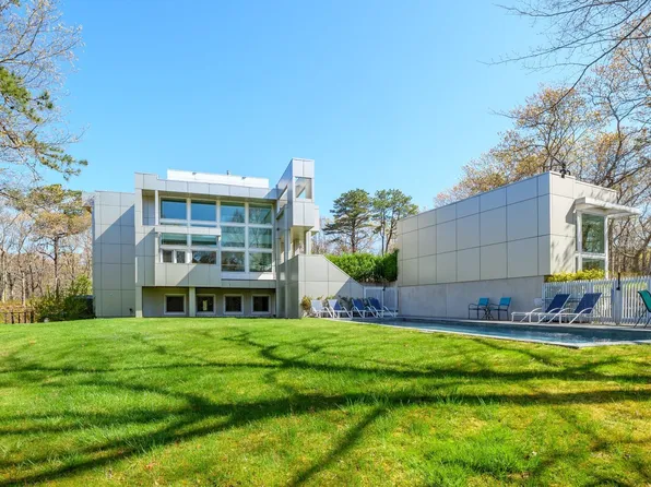 454 Broadway, Southampton, NY 11968