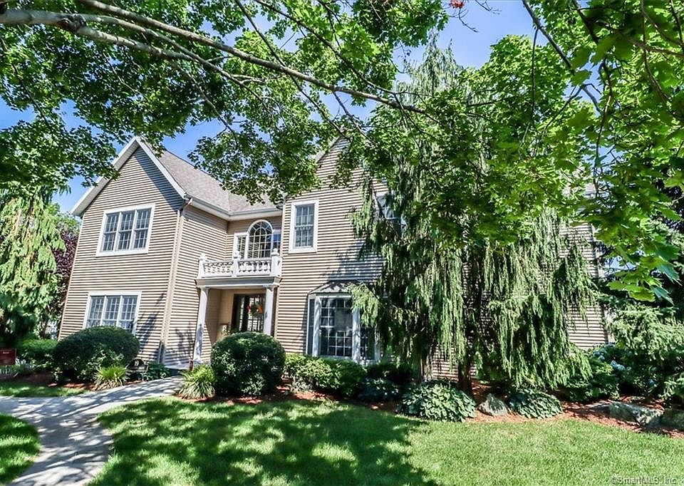 1st image of 19 Woodhead Dr
