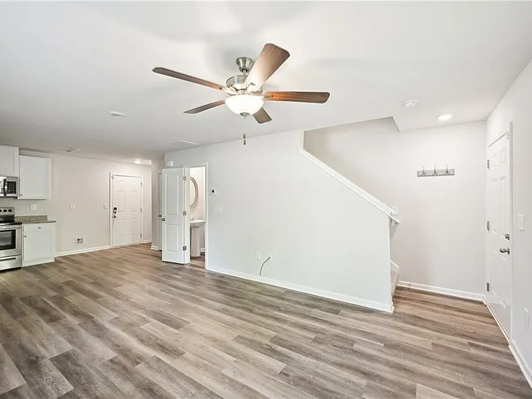 4437 Ben Hill Rd — Photo 4