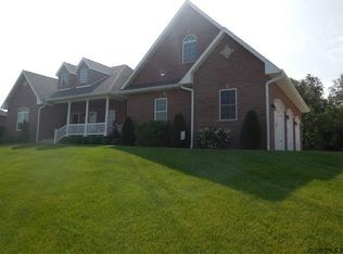 31612 Castle Ct, Dyersville, IA 52040
