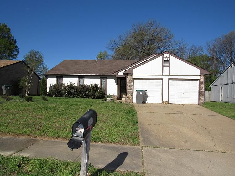 1st image of 4441 Castle Heights Dr