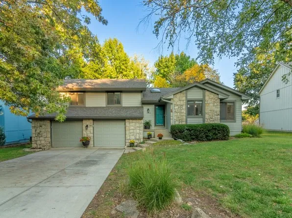11409 Robinson St, Overland Park, KS 66210