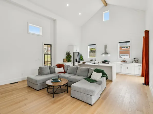 98 Caldwell Dr, Columbia, TN 38401