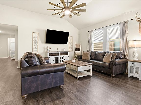 5th image of 611 Walnut Branch Dr