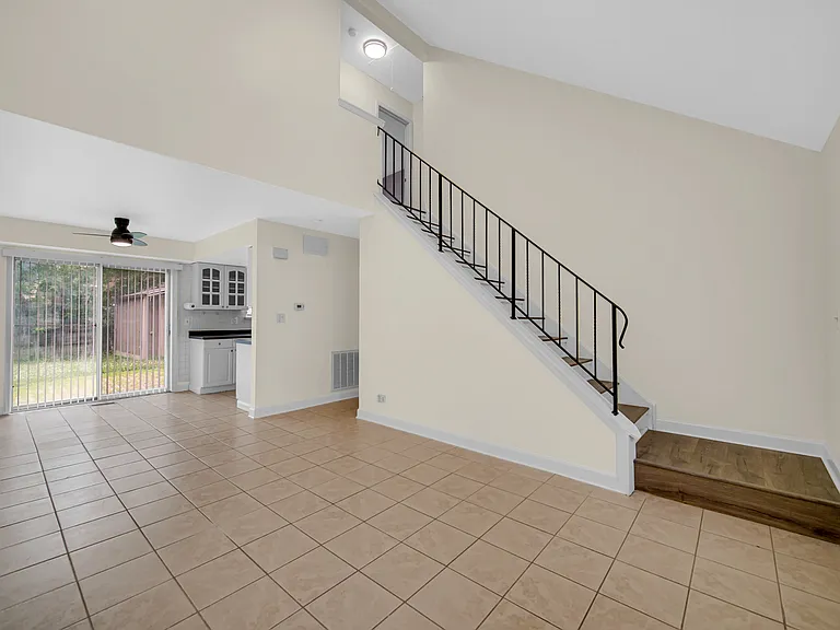 1807 Whitney Dr — Photo 6