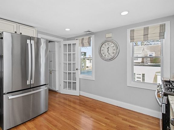 5th image of 16 Port Norfolk St Unit 2