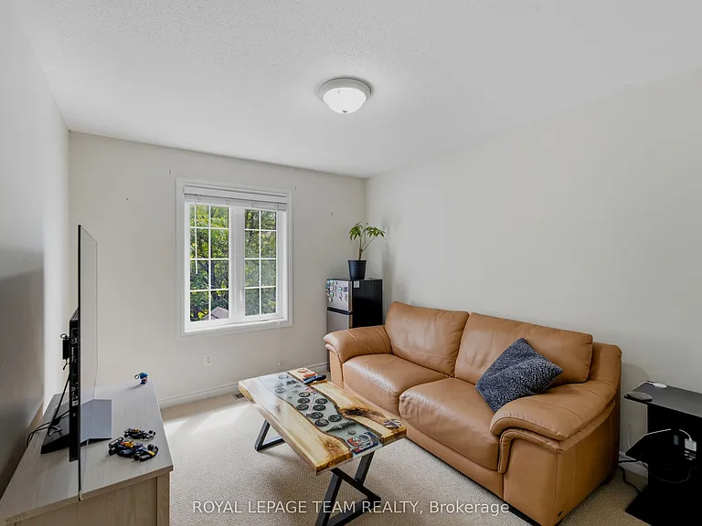 216 Horseshoe Cres — Photo 42