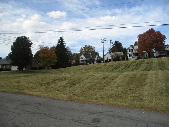 5th image of 127 Elizaville Ave