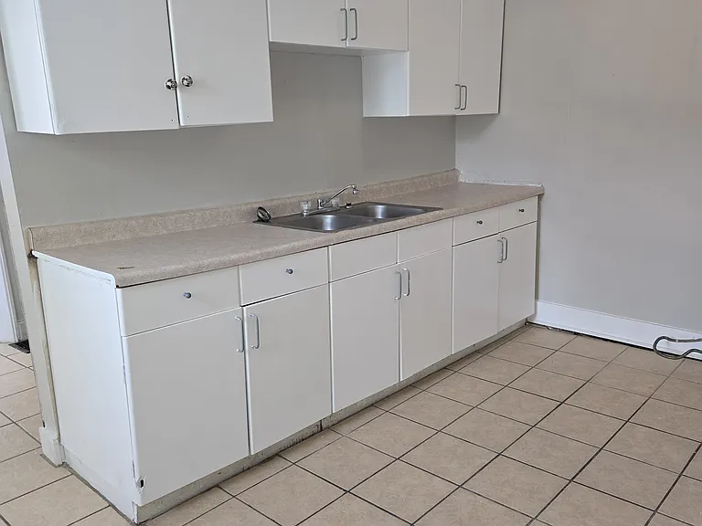 526 Columbus St — Photo 11