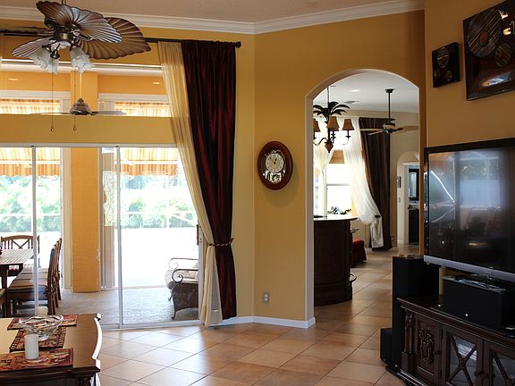 5th image of 585 N Cypress Dr