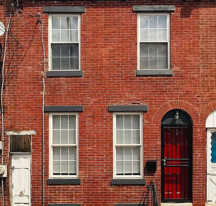 1st image of 2121 E Clementine St