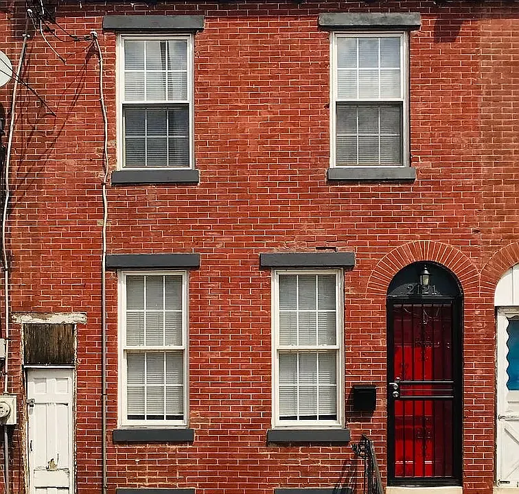2121 E Clementine St
