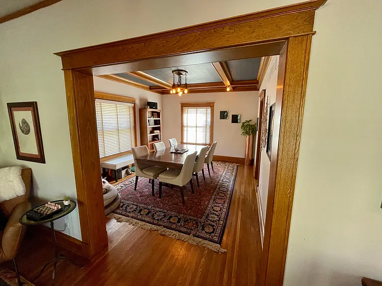 4233 Kenwood Ave — Photo 4
