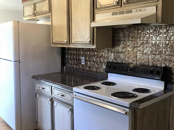 3rd image of 1006 Geneva St
