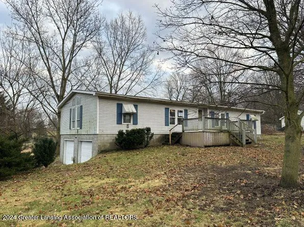 425 Blair St, Leslie, MI 49251